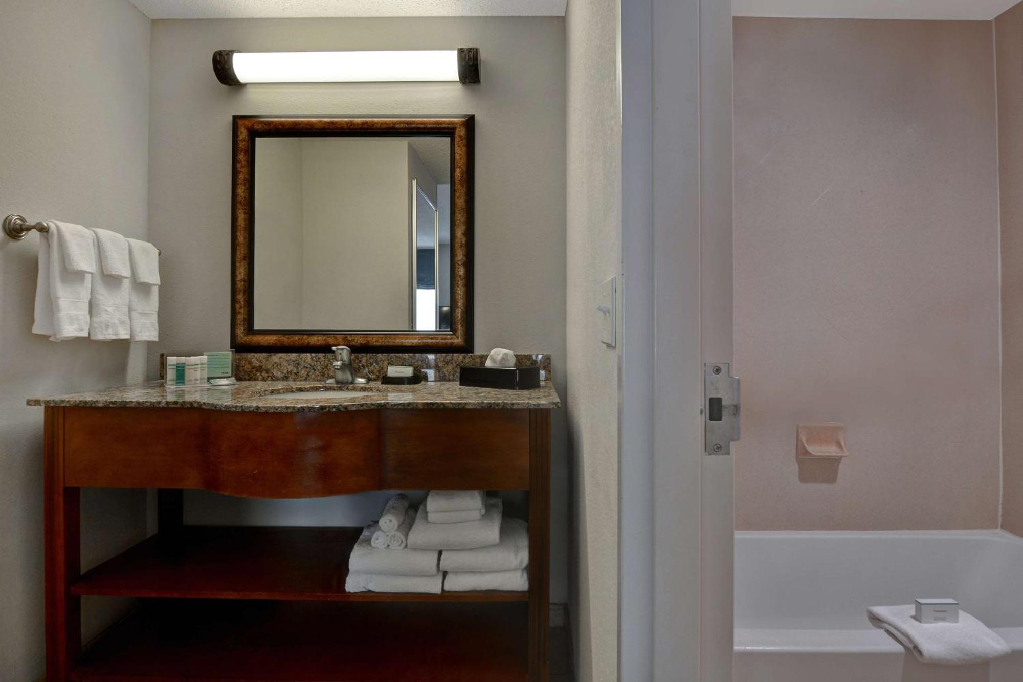 Hampton Inn & Suites Birmingham-Hoover-Galleria Экстерьер фото